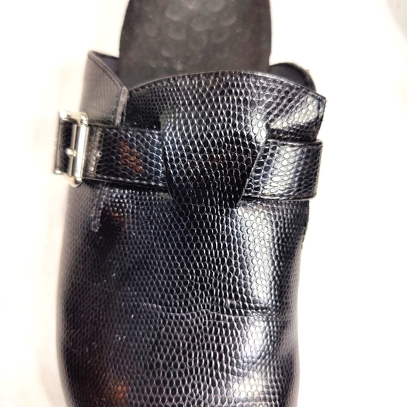 Vionic Mallory Snake Embossed Comfort Black Faux Leather Clog Slip On Shoes Sz 7 - Picture 4 of 10
